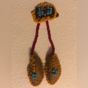 Vintage Handmade Native American Beaded Felt Indian Souvenir pin